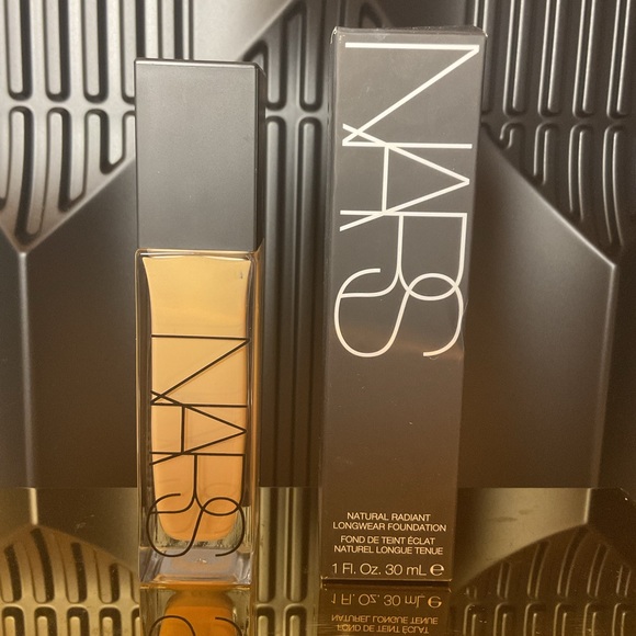 NARS Radiant Longwear Foundation in Light 3 - GOBI BNIB - Picture 1 of 7